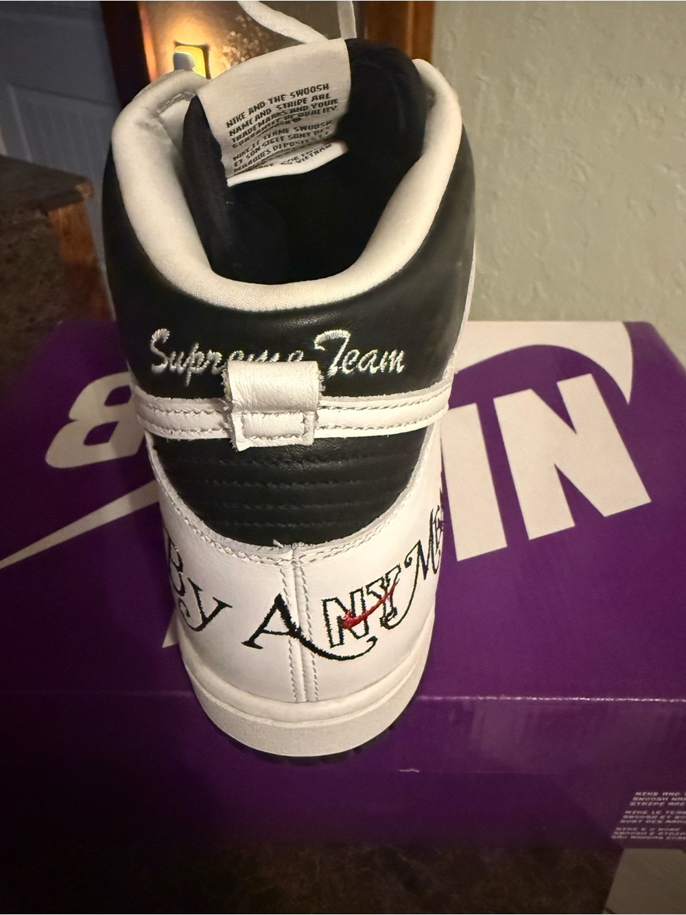 Label on Shoe Box - Picture 3 of 6